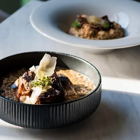 فندق Capsis Bristol Boutique