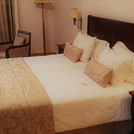 מלון Capsis Bristol Boutique 5*