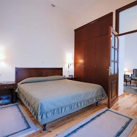 מלון Capsis Bristol Boutique 5*